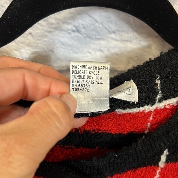 Vintage SEGUE sweater. size medium. plaid black/red/white striped - Picture 4 of 10